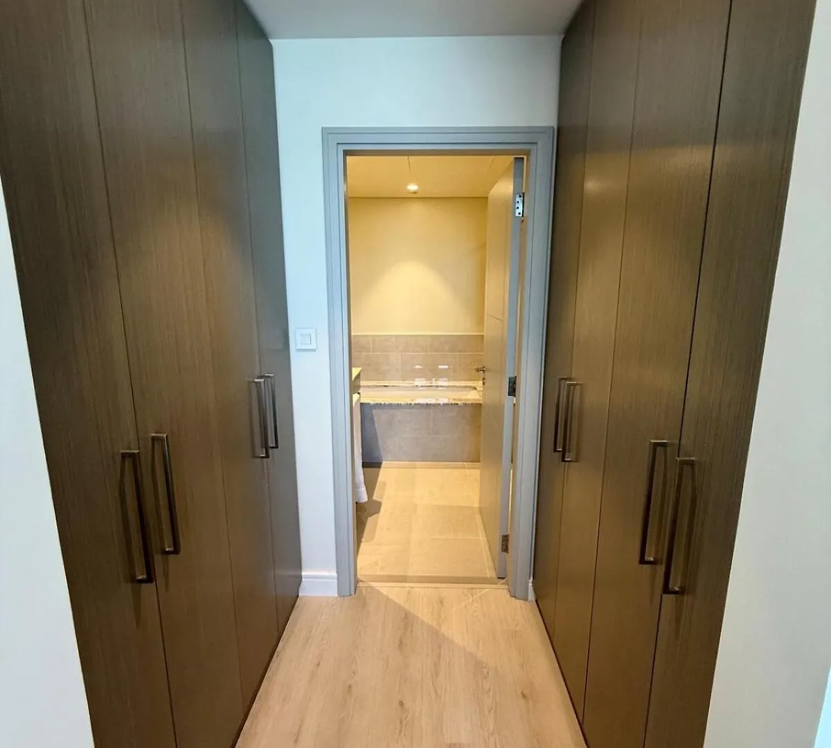 Upgraded Brand New Apartment Downtown Dubai