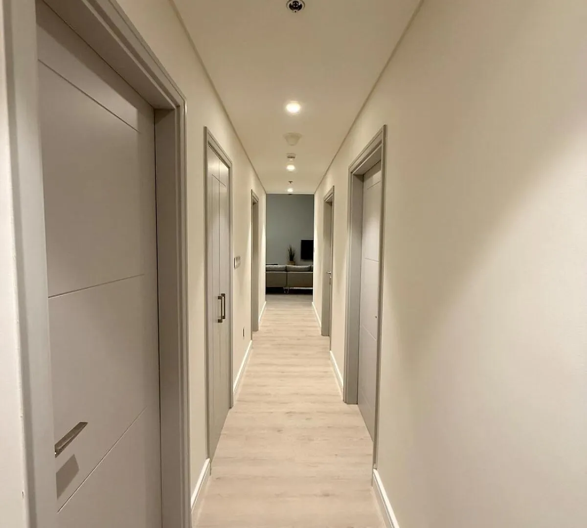 Upgraded Brand New Apartment Downtown Dubai 0*,