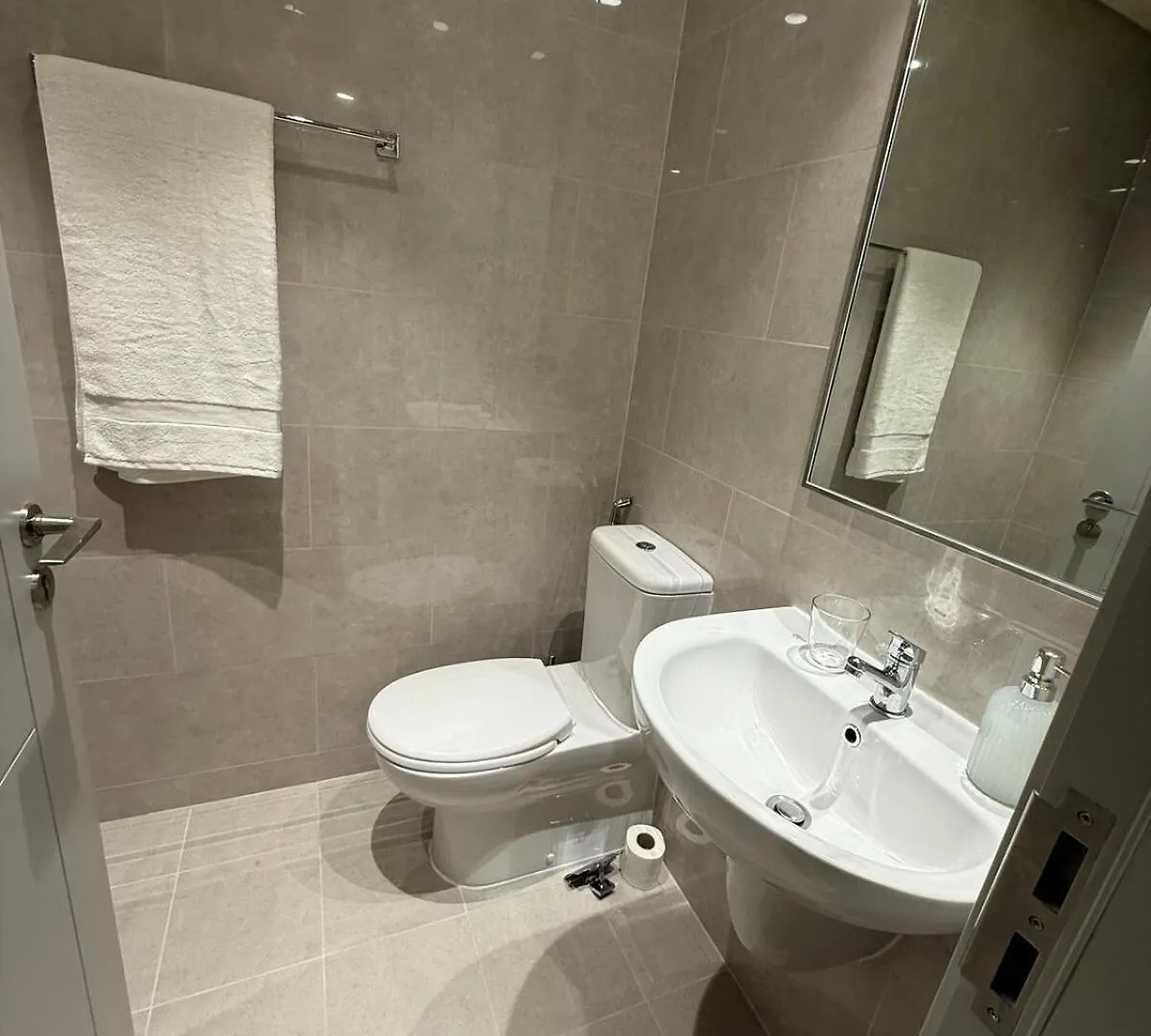 Upgraded Brand New Apartment Downtown Dubai