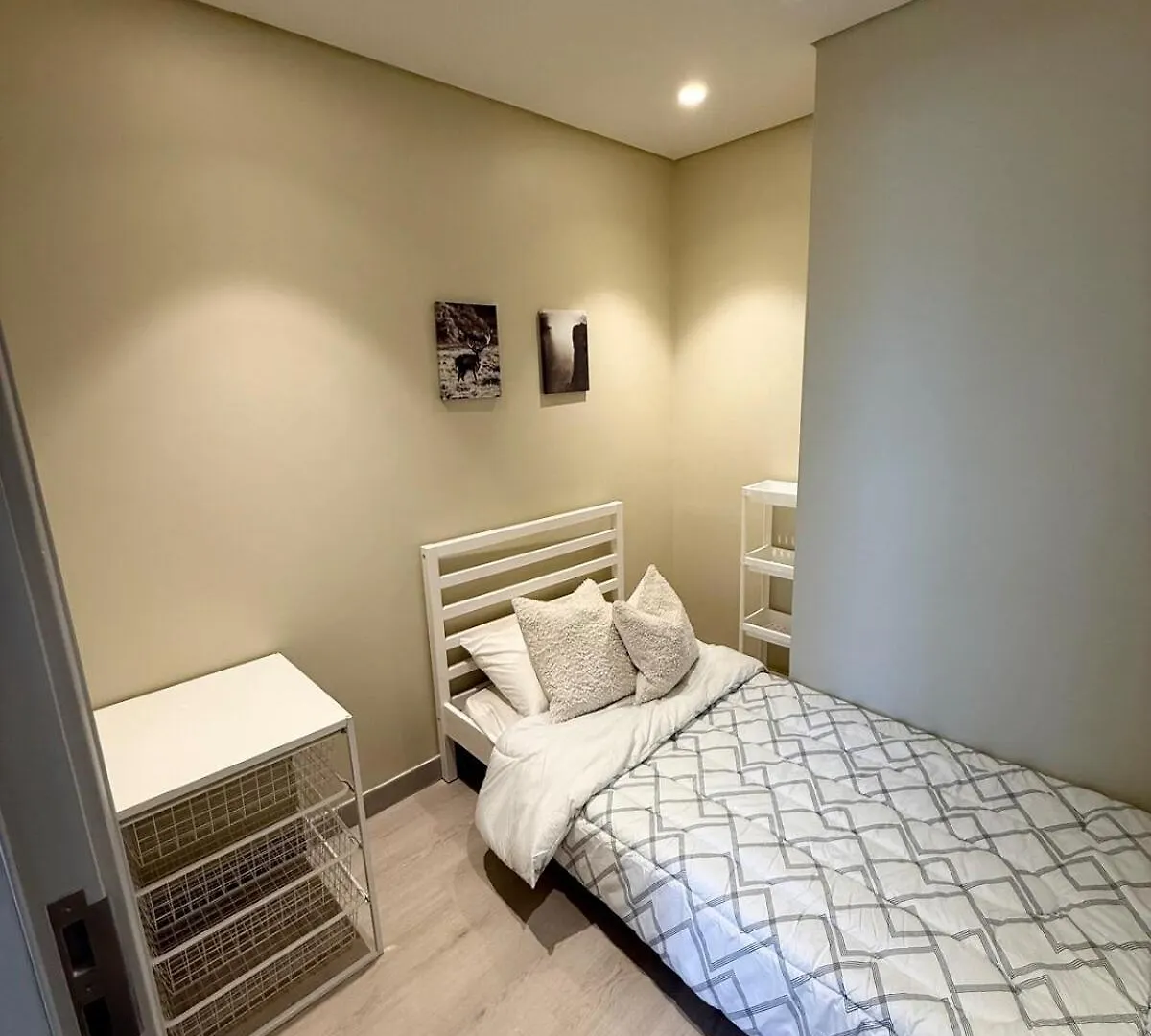 Upgraded Brand New Apartment Downtown Dubai 0*,