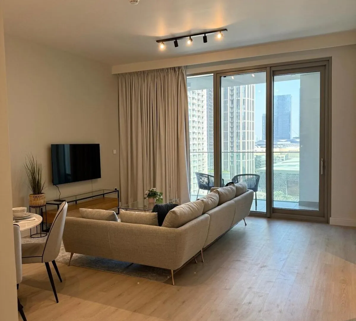 Upgraded Brand New Apartment Downtown Dubai